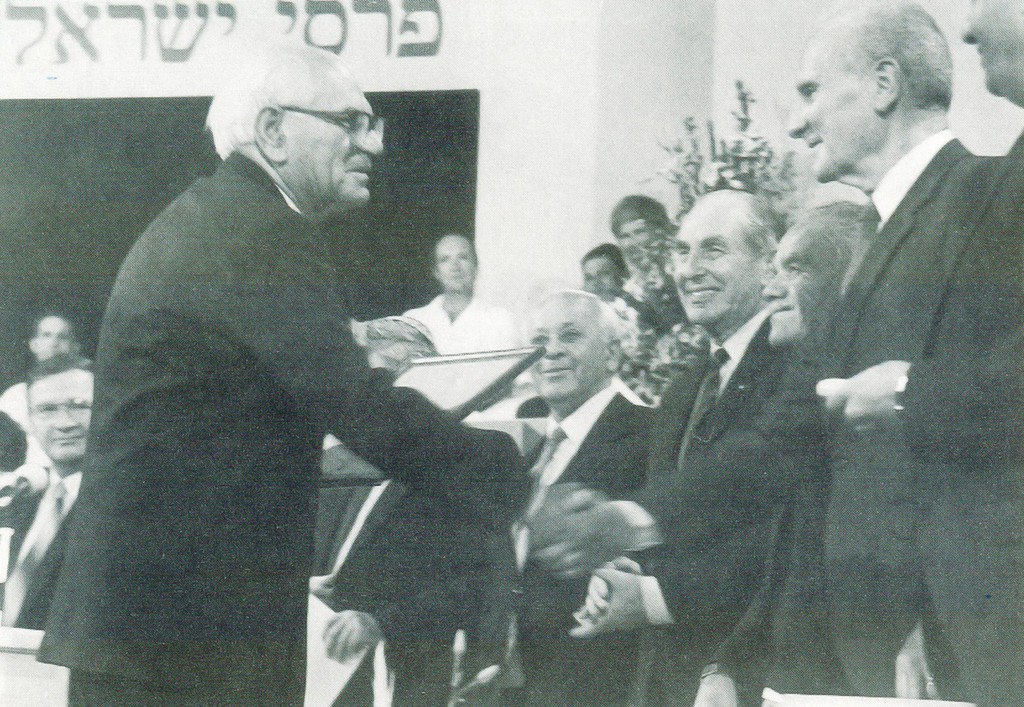 The President of Israel, Chaim Hertzog, presenting Israel Pollak with the Isreal Prize, 1990